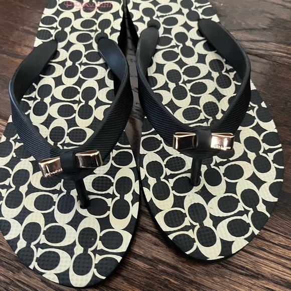Girls coach flip flops - Picture 3 of 4